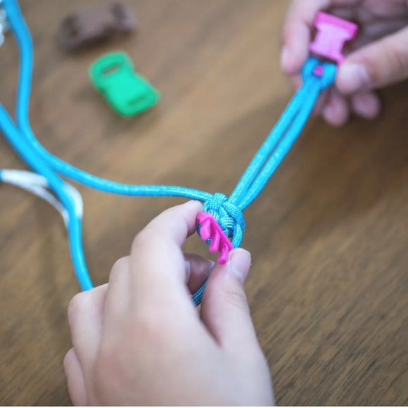 Paracord Bracelet Making Set DIY Kids Bracelets Craft Kit - Picture 6 of 12